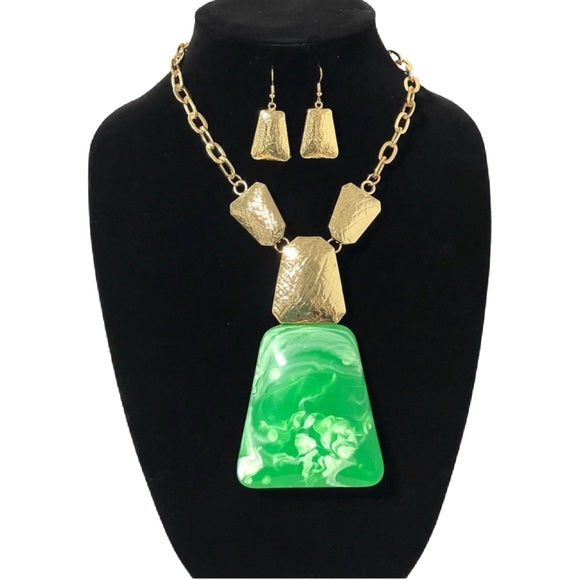 1061-Lucite Pendant Necklace Set -GREEN