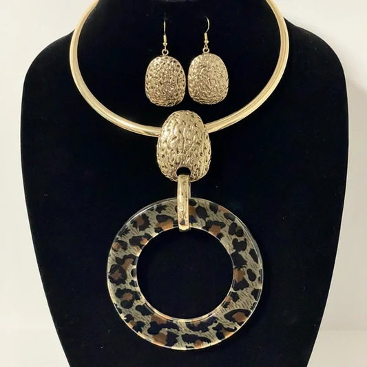 1189-Round Choker Pendant Necklace Set-Animal Print